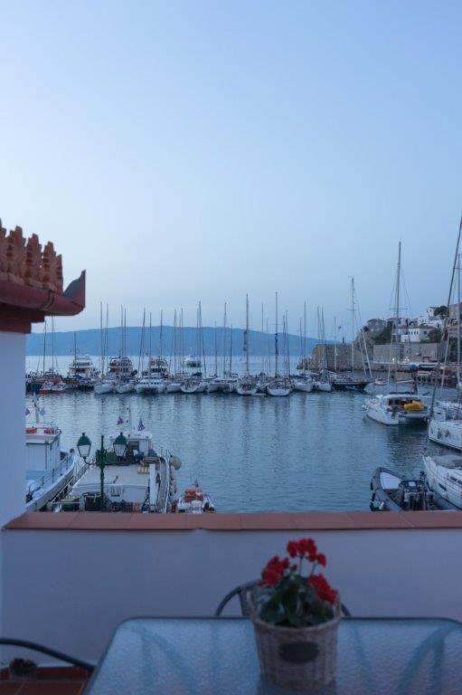In Hydra Apartment ภายนอก รูปภาพ